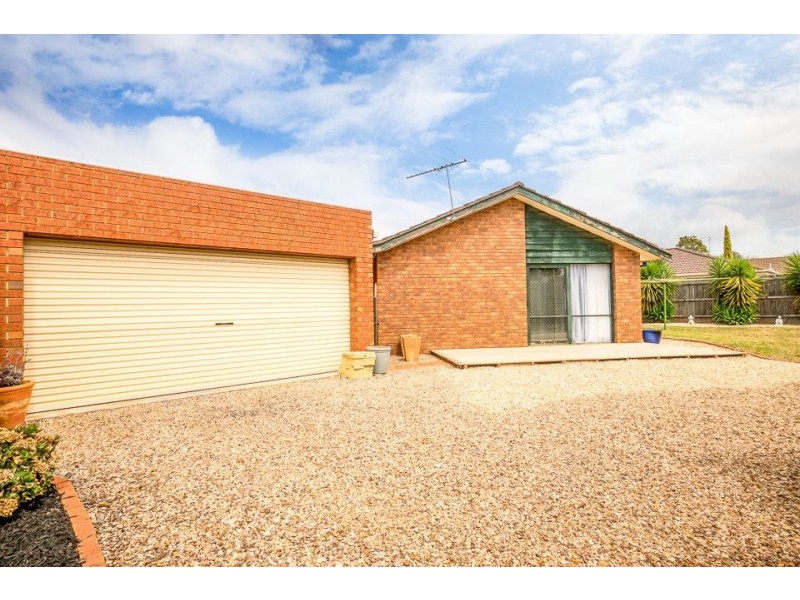 8 Stanford Close, Werribee VIC 3030