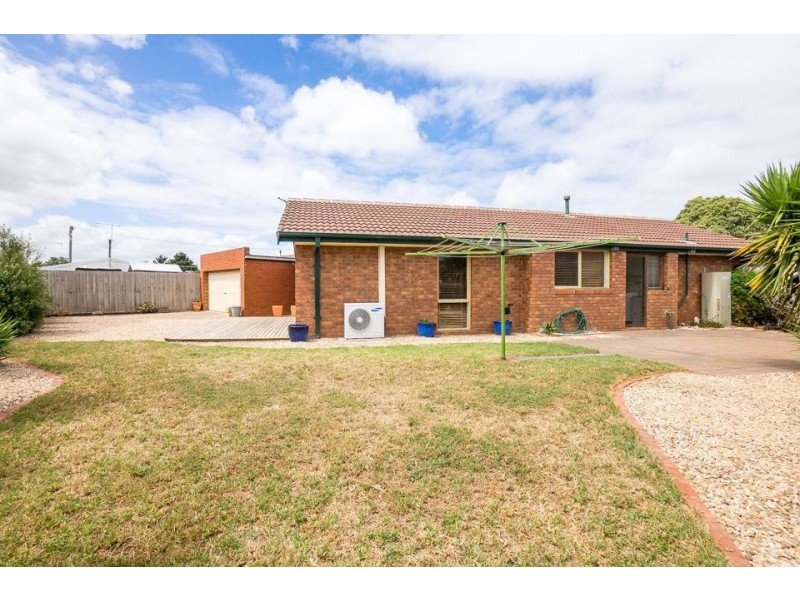 8 Stanford Close, Werribee VIC 3030