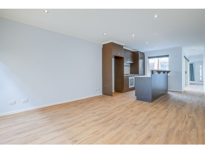 2/18 Vanderbilt Avenue, Truganina VIC 3029