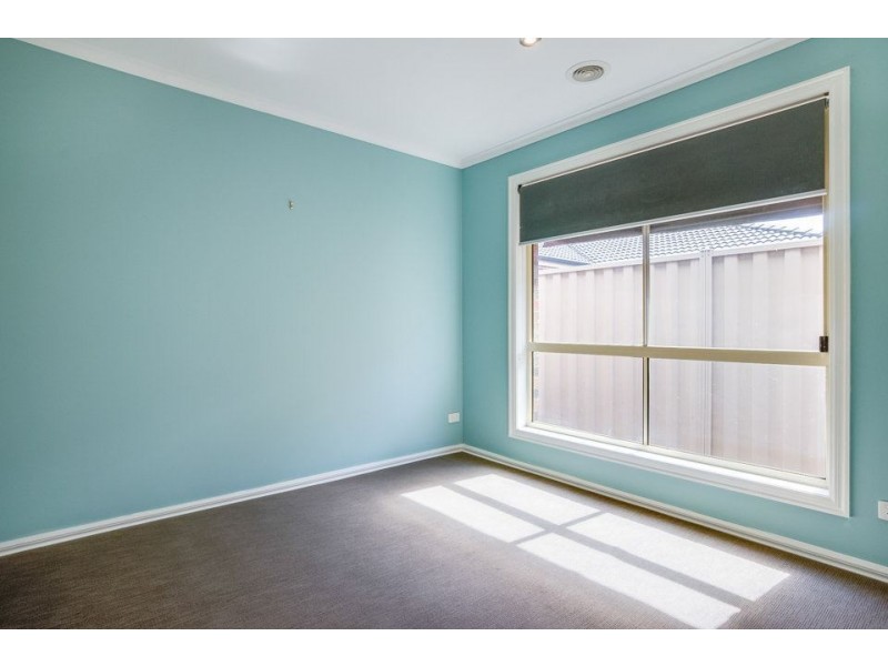 2/18 Vanderbilt Avenue, Truganina VIC 3029