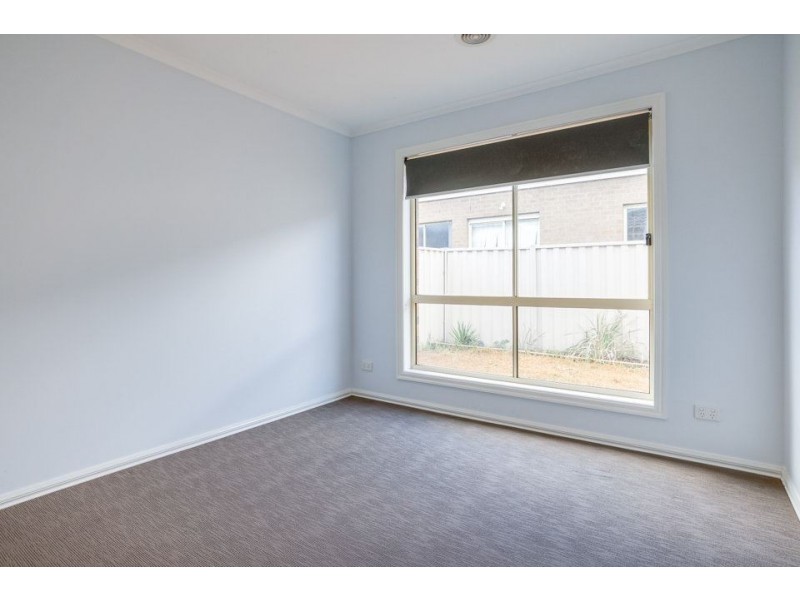 2/18 Vanderbilt Avenue, Truganina VIC 3029