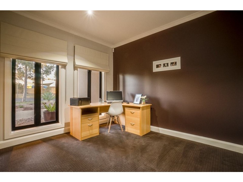 13 Manor Lakes Boulevard, Wyndham Vale VIC 3024