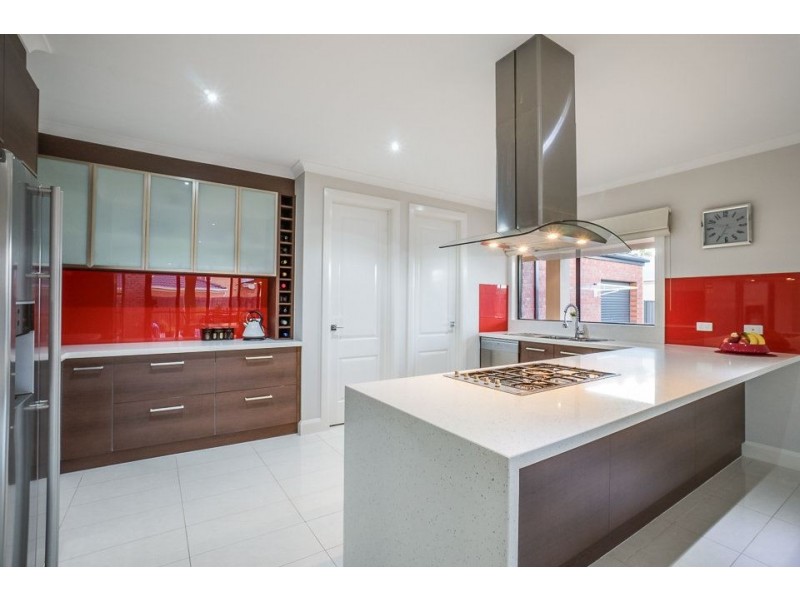 13 Manor Lakes Boulevard, Wyndham Vale VIC 3024