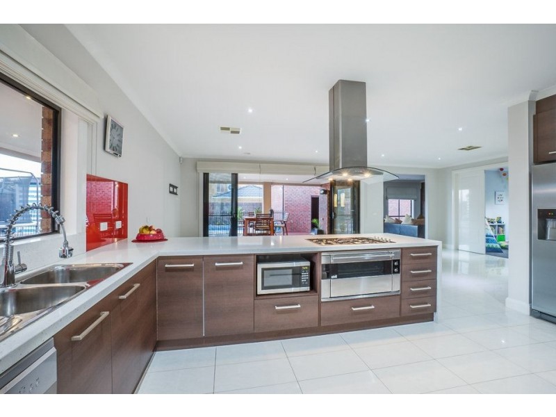 13 Manor Lakes Boulevard, Wyndham Vale VIC 3024