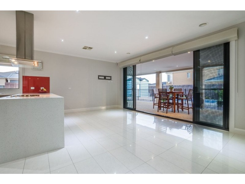 13 Manor Lakes Boulevard, Wyndham Vale VIC 3024