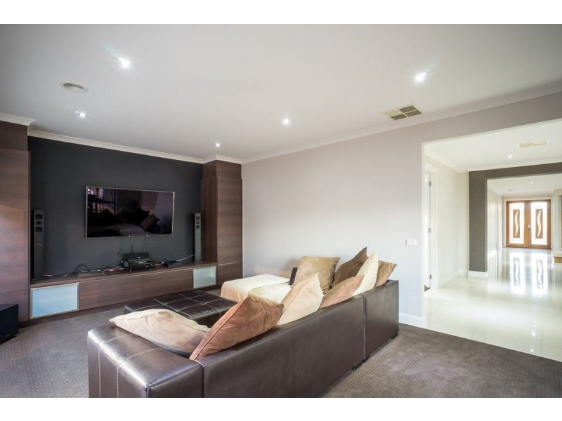 13 Manor Lakes Boulevard, Wyndham Vale VIC 3024