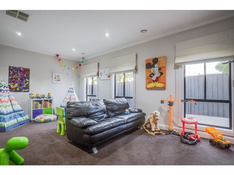 13 Manor Lakes Boulevard, Wyndham Vale VIC 3024