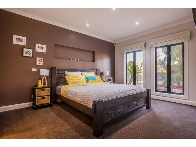 13 Manor Lakes Boulevard, Wyndham Vale VIC 3024