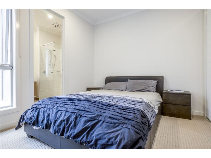 4 Tattersalls Lane, Point Cook VIC 3030