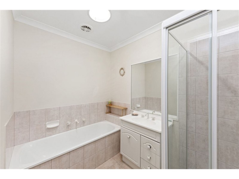 2/67 Hogans Road, Hoppers Crossing VIC 3029