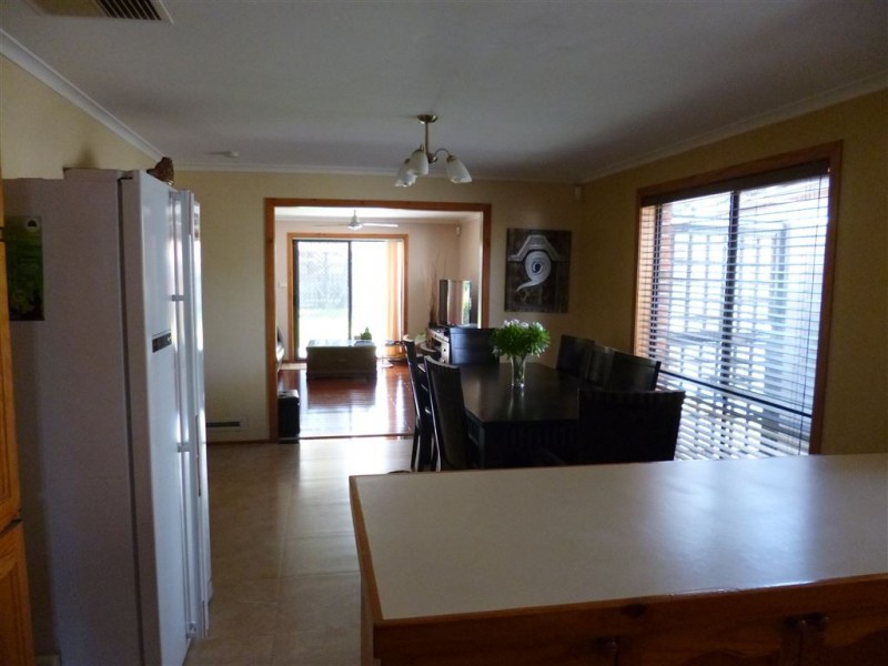 8 Pitta Close, Werribee VIC 3030
