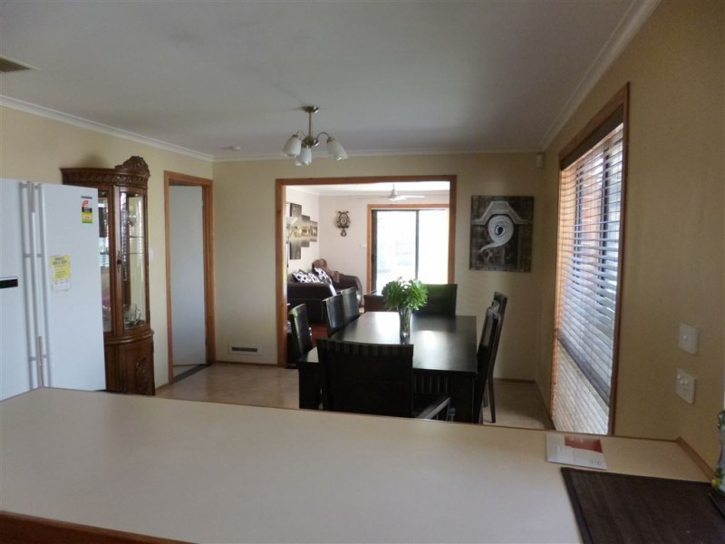 8 Pitta Close, Werribee VIC 3030