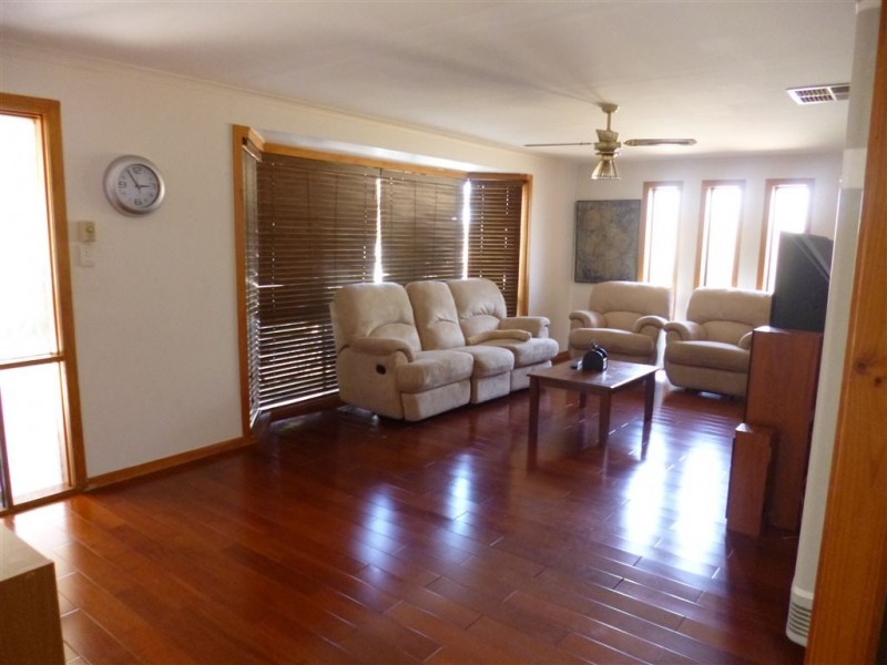 8 Pitta Close, Werribee VIC 3030