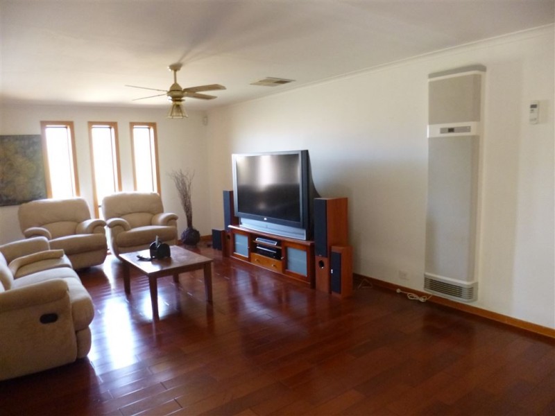 8 Pitta Close, Werribee VIC 3030
