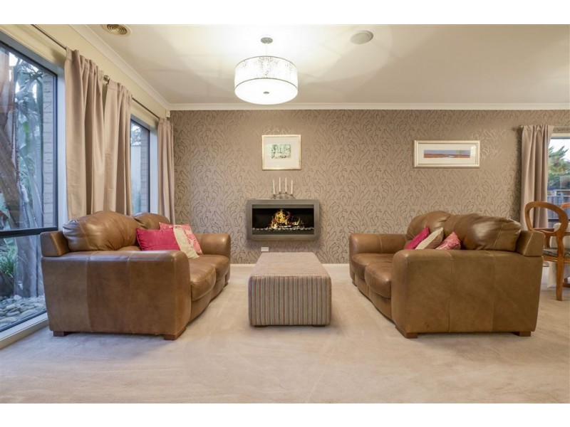 23 South Shore Avenue, Sanctuary Lakes VIC 3030