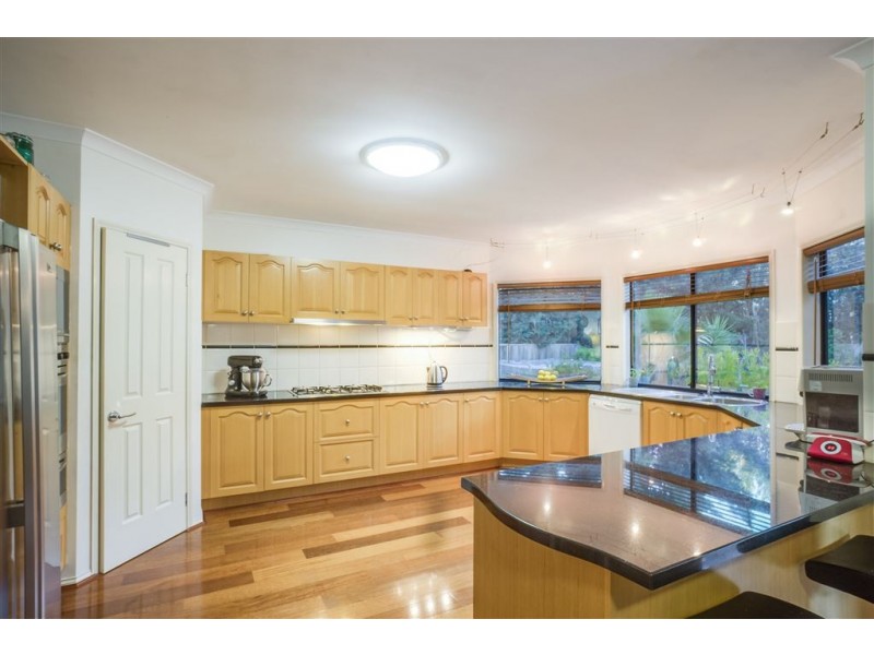 23 South Shore Avenue, Sanctuary Lakes VIC 3030