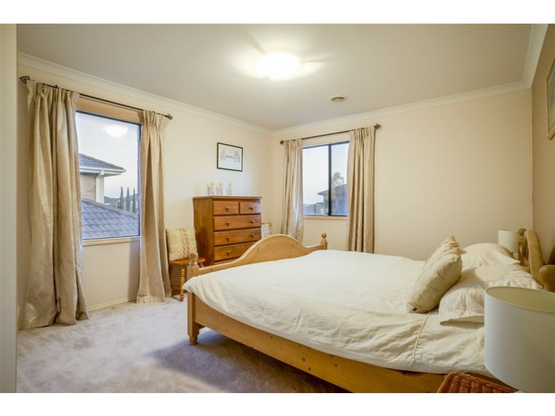 23 South Shore Avenue, Sanctuary Lakes VIC 3030