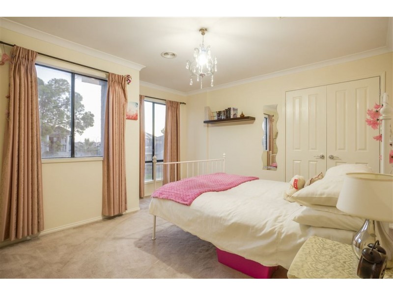 23 South Shore Avenue, Sanctuary Lakes VIC 3030