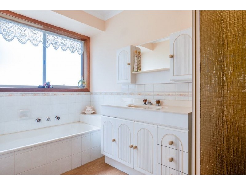 19 St Andrews Drive, Werribee VIC 3030