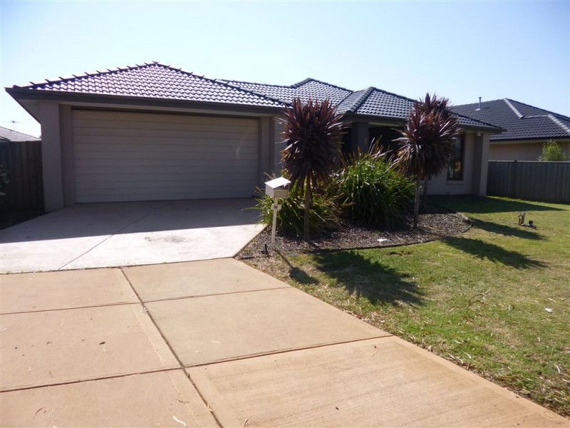 50 Monterey Bay, Sanctuary Lakes VIC 3030