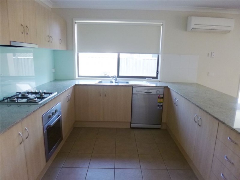 50 Monterey Bay, Sanctuary Lakes VIC 3030