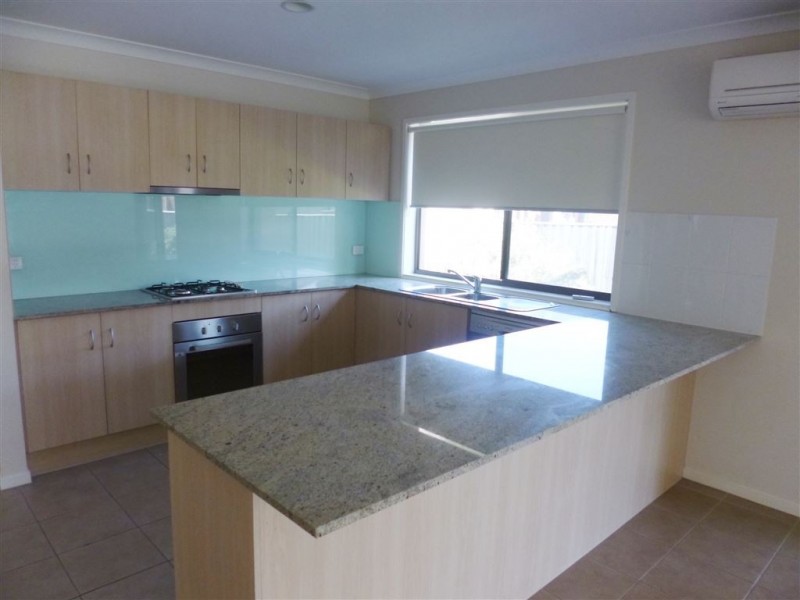 50 Monterey Bay, Sanctuary Lakes VIC 3030