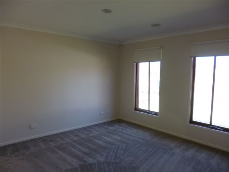 50 Monterey Bay, Sanctuary Lakes VIC 3030