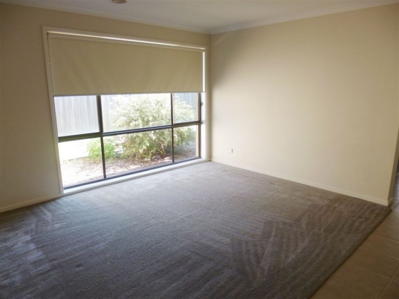 50 Monterey Bay, Sanctuary Lakes VIC 3030