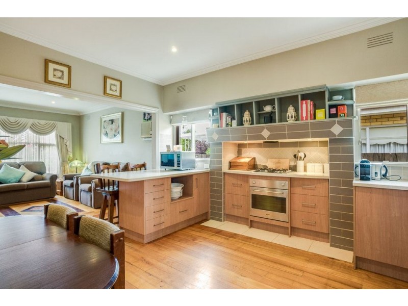 18 Scotsburn Grove, Werribee VIC 3030