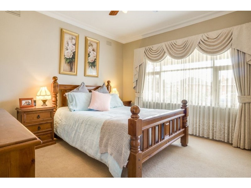 18 Scotsburn Grove, Werribee VIC 3030