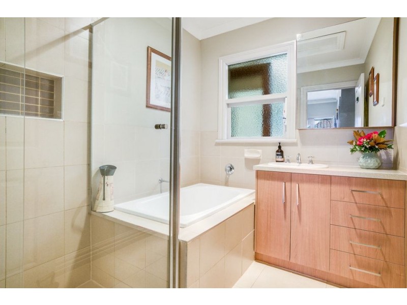 18 Scotsburn Grove, Werribee VIC 3030