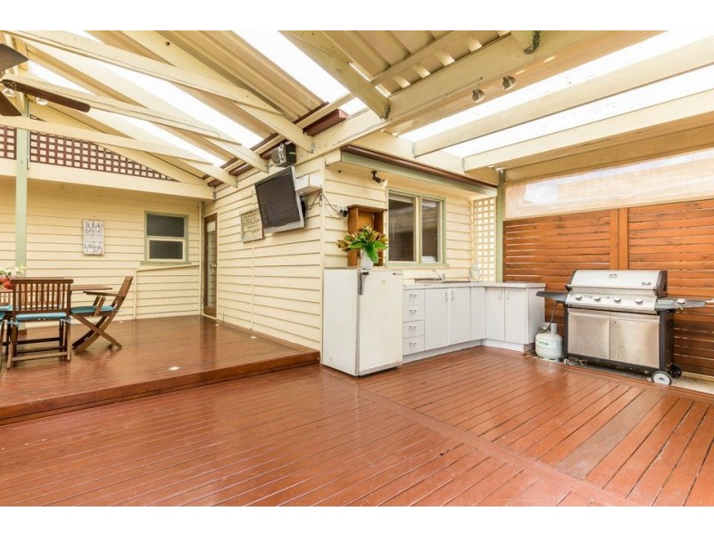 18 Scotsburn Grove, Werribee VIC 3030