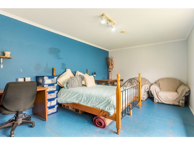 18 Scotsburn Grove, Werribee VIC 3030