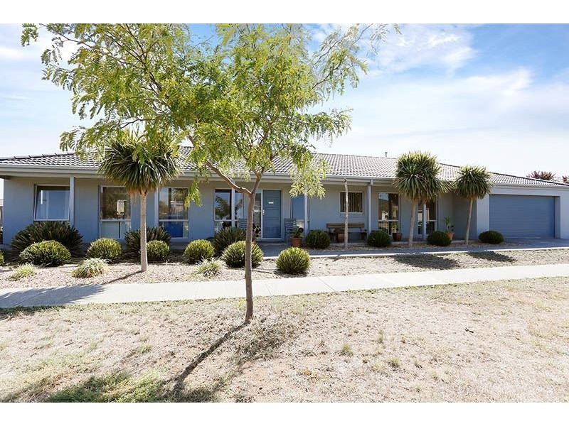 2 Hydrangea Drive, Point Cook VIC 3030