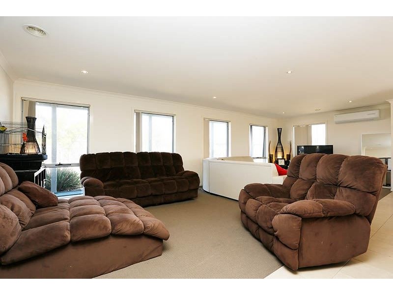2 Hydrangea Drive, Point Cook VIC 3030