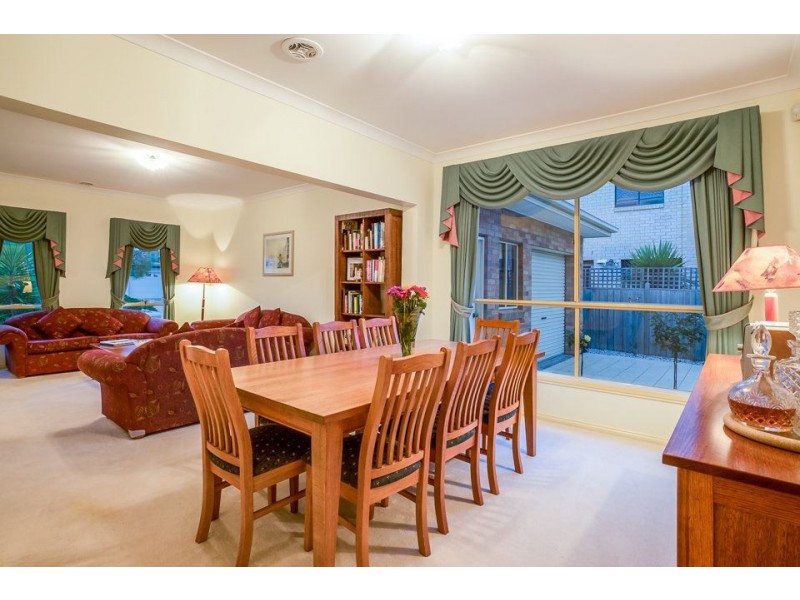 25 South Shore Avenue, Sanctuary Lakes VIC 3030