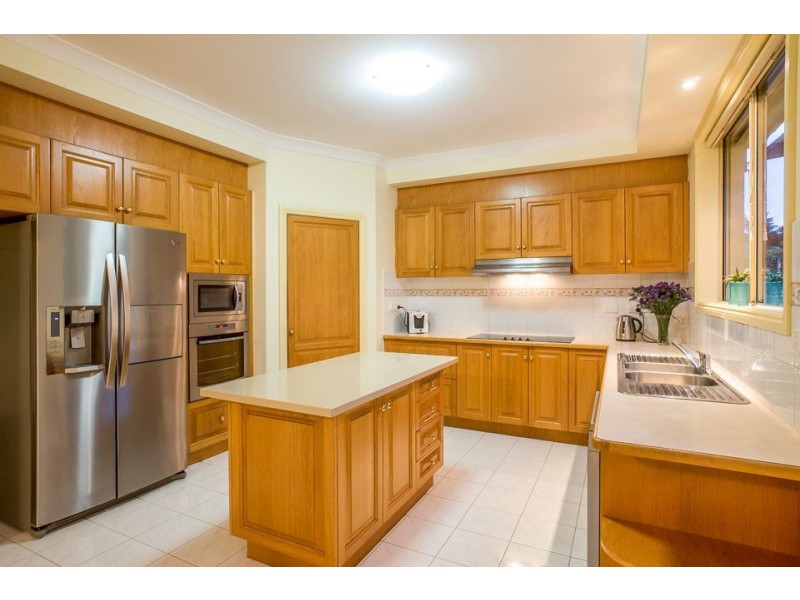 25 South Shore Avenue, Sanctuary Lakes VIC 3030