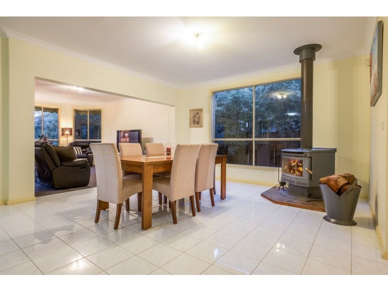 25 South Shore Avenue, Sanctuary Lakes VIC 3030