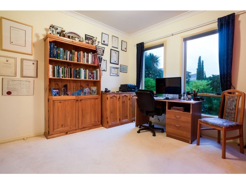 25 South Shore Avenue, Sanctuary Lakes VIC 3030