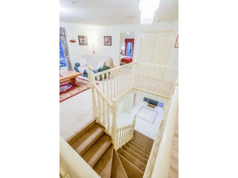 25 South Shore Avenue, Sanctuary Lakes VIC 3030