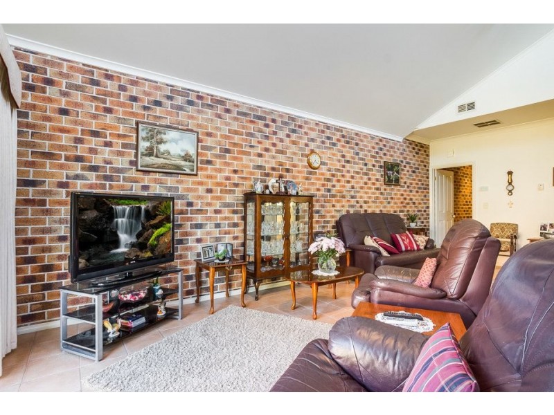 2/25 Collins Street, Werribee VIC 3030