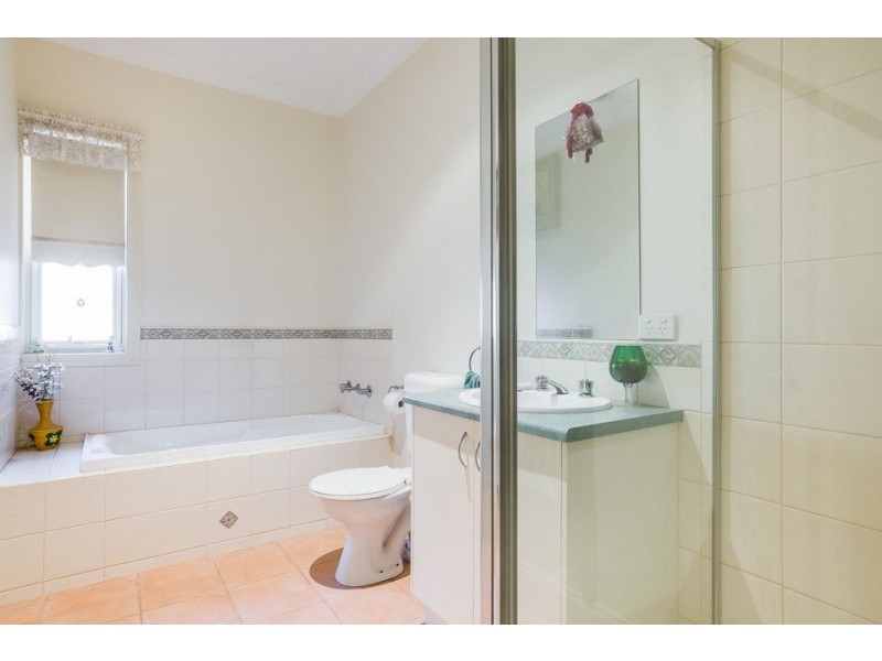 2/25 Collins Street, Werribee VIC 3030