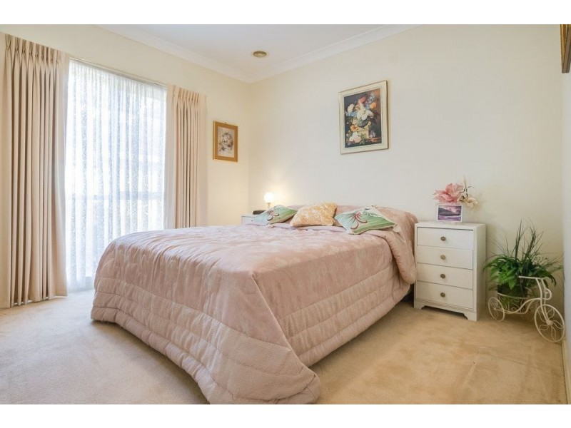 2/25 Collins Street, Werribee VIC 3030