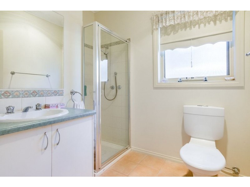 2/25 Collins Street, Werribee VIC 3030