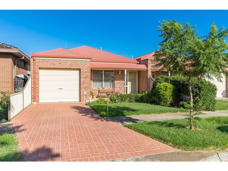 2/25 Collins Street, Werribee VIC 3030