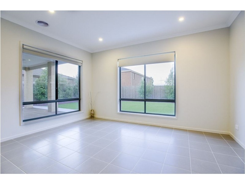 4 Lomandra Street, Point Cook VIC 3030