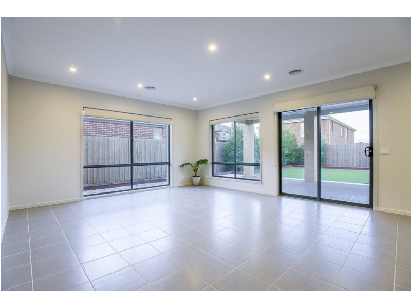 4 Lomandra Street, Point Cook VIC 3030