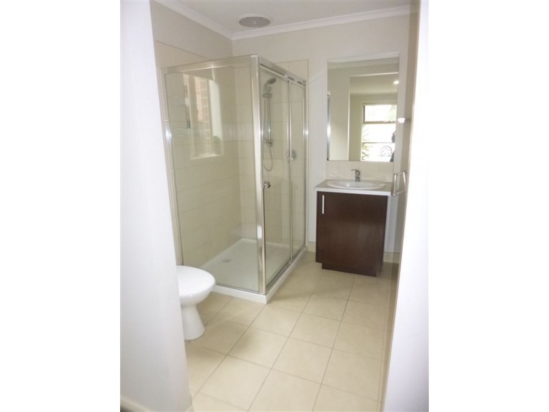 8 Tenerrife Crescent, Point Cook VIC 3030