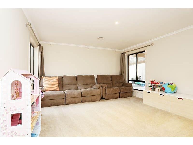 9 Eucumbene Road, Wyndham Vale VIC 3024