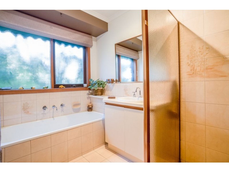 .4 Acton Place, Wyndham Vale VIC 3024